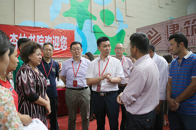 深職院:“數字+文化”打造有溫度的迎新